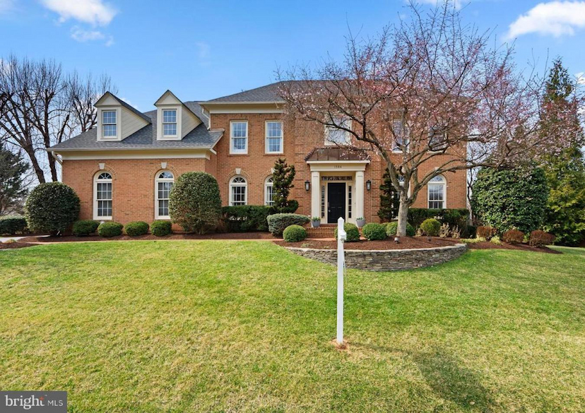 1584 HIGHLAND GLEN