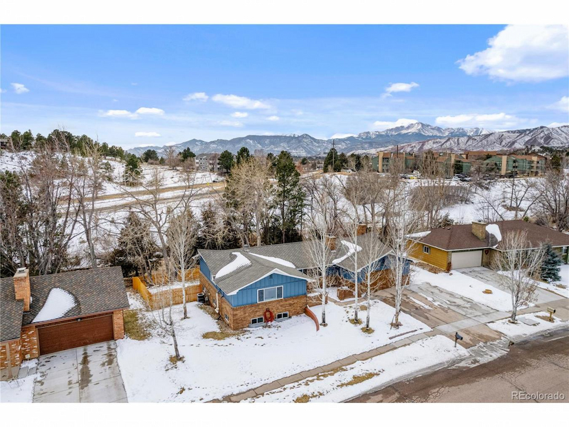 45 E Mikado Drive