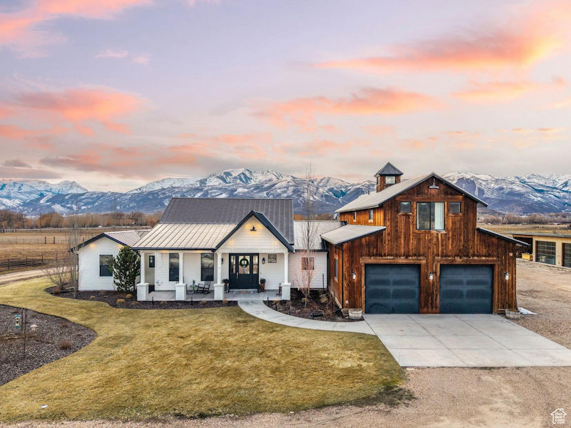 1440 W MIDWAY LANE
