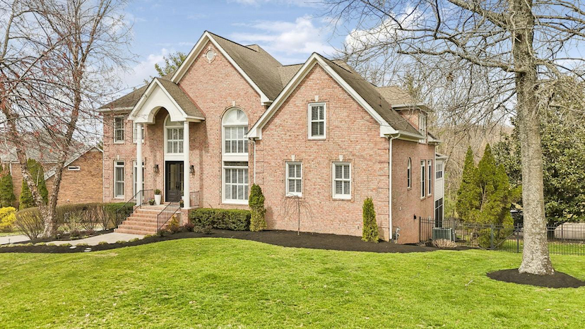 9434 Highwood Hill Road