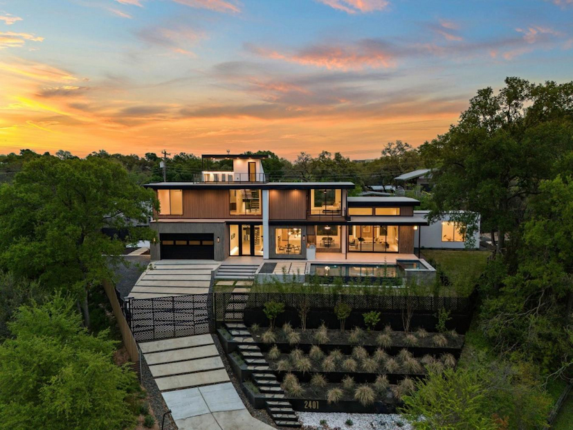 2401 Oakhaven Circle