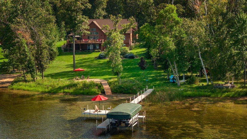 10073 Long Lake