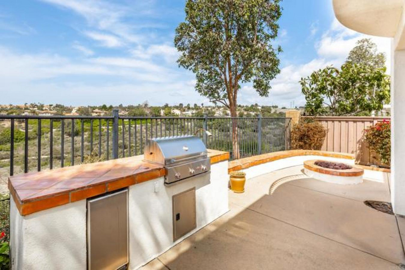 6213 Paseo Privado
