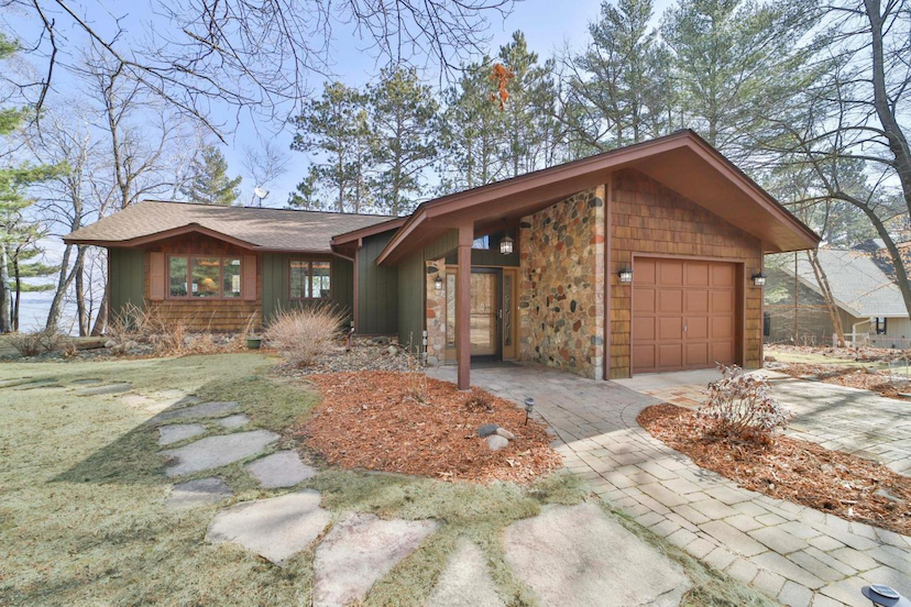 9302 Interlachen