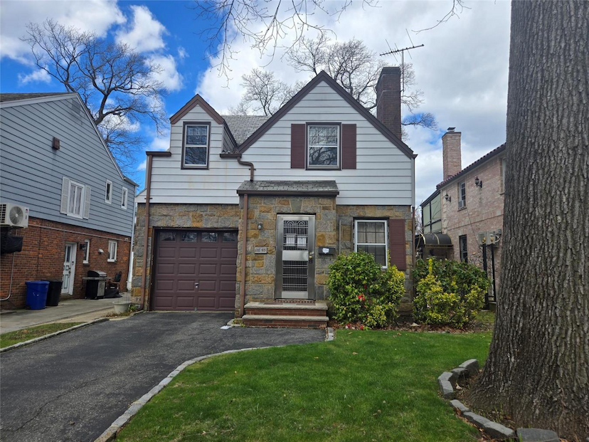 18645 Grand Central Parkway, Jamaica Estates, NY
