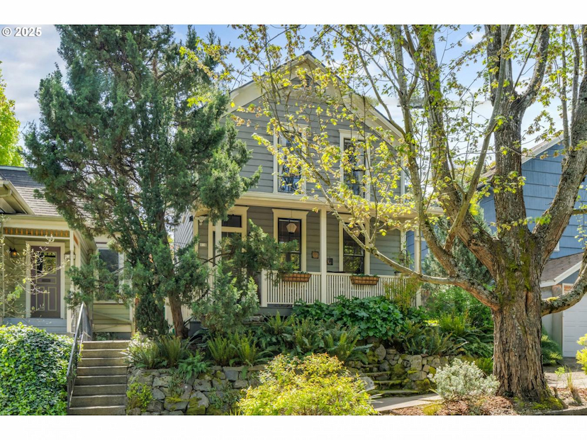 130 SW HOOKER STREET