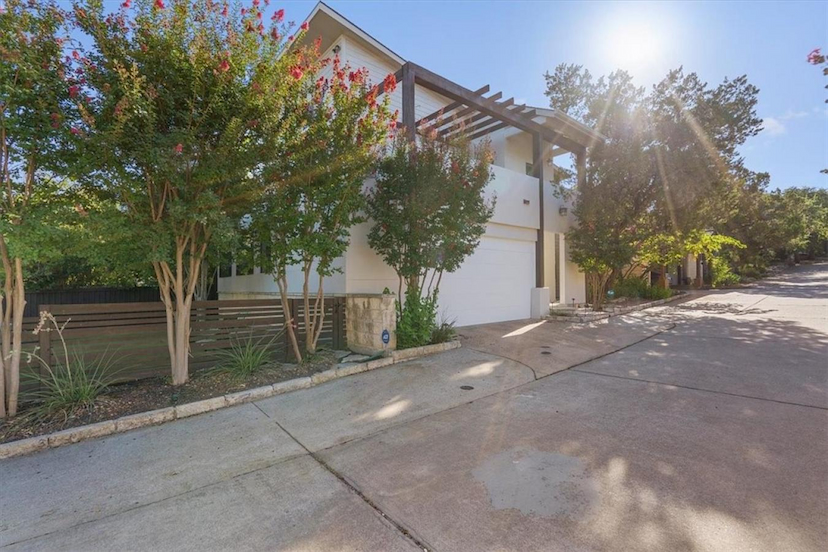 2610 Del Curto Road 2