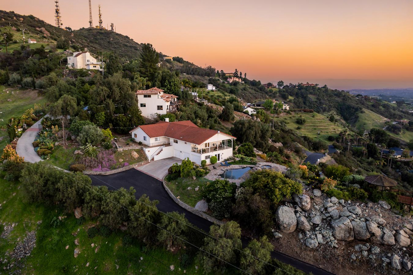 Breathtaking Hilltop Vistas to Pacific Horizon