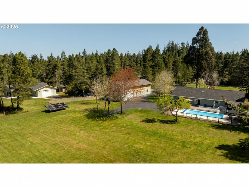 2 AMAZING HOMES ON ACREAGE + DREAM SHOP/APARTMENT