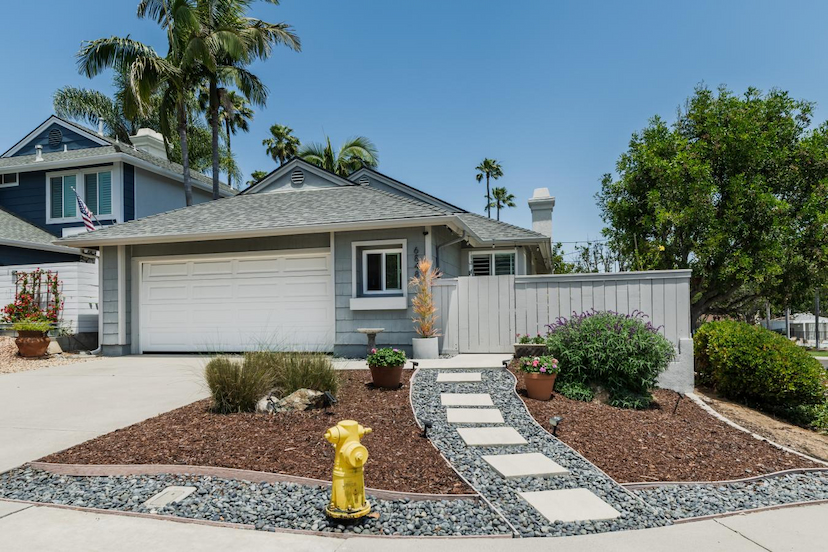 Single-story Carlsbad Home in Brookfield!