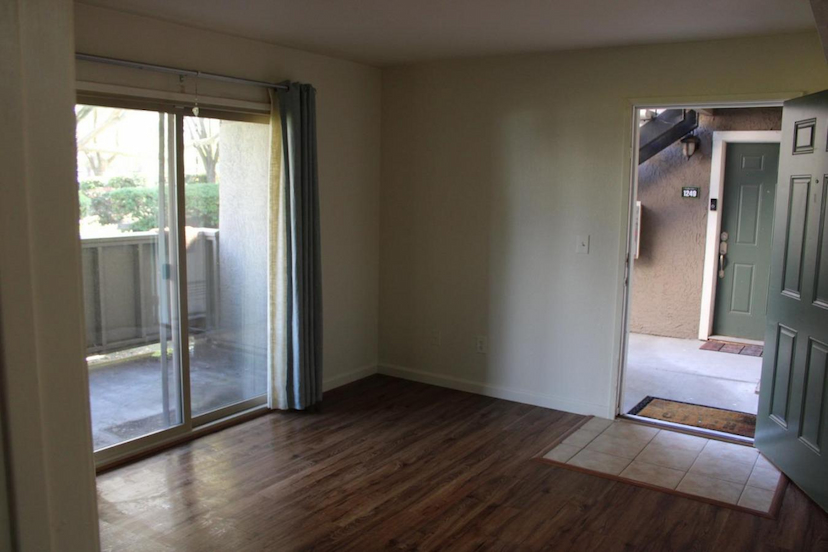 1245 Lakeview Circle