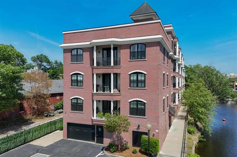 52 Main Street #201