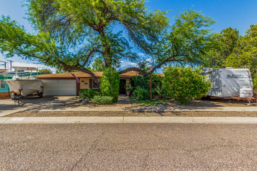 3730 W TUCKEY Lane,