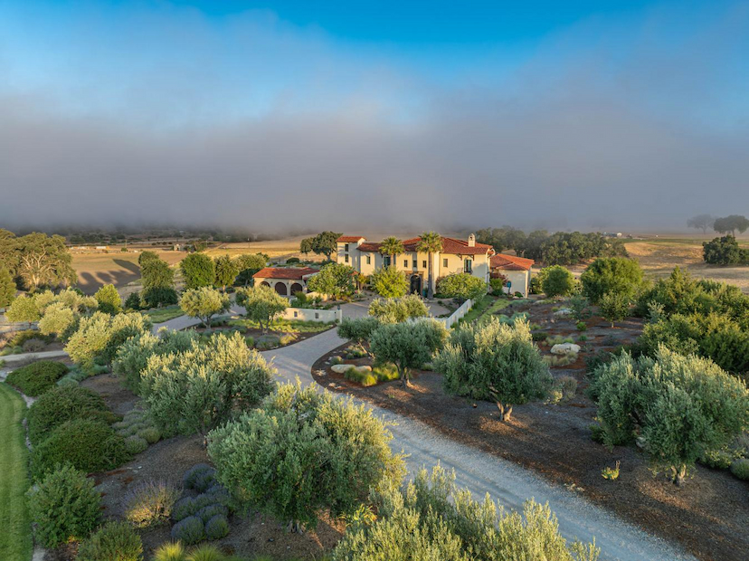 WHERE LUXURY MEETS LAND
