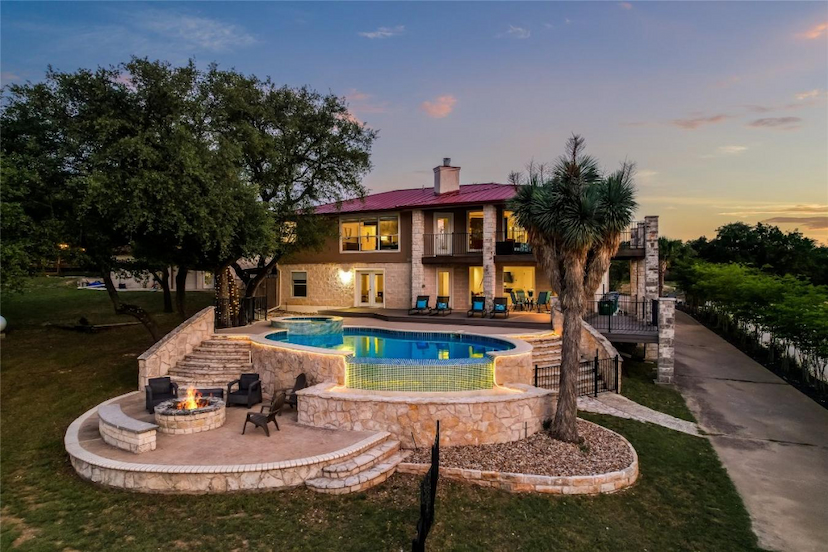 3106 Point Cove