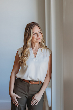 Kara Bishop, Broker