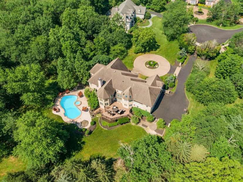 1389 Lamplighter Circle