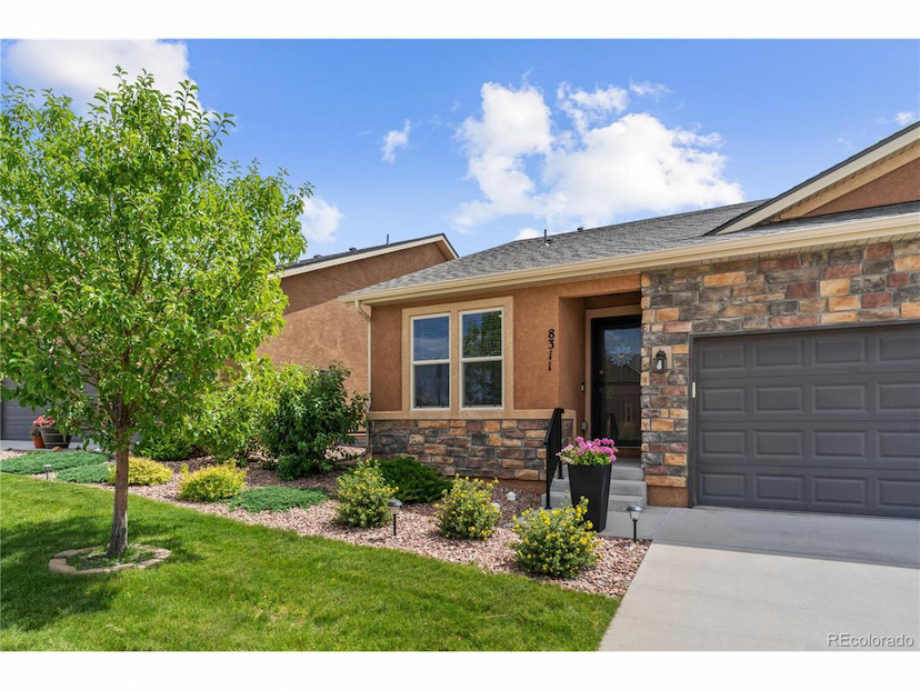 8311 Potentilla Grove
