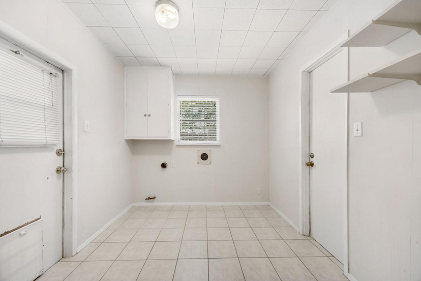 6906 Miranda Drive