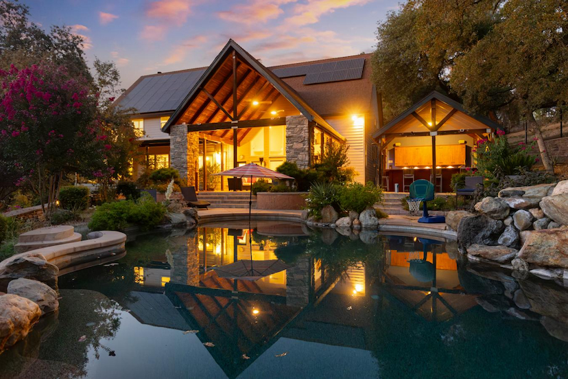 Magnificent 5 acre Wooded Estate w ADU
