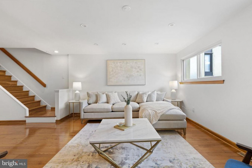 1035 LOMBARD Unit 1