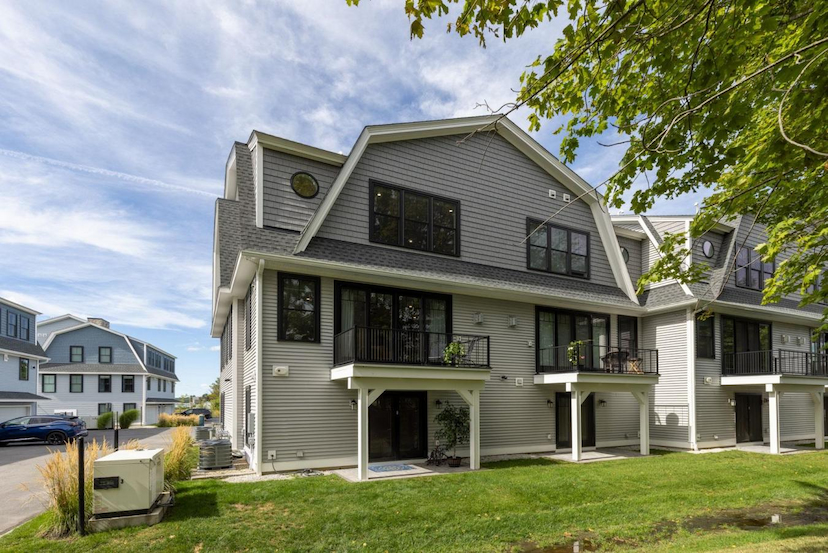 28 Little Bay