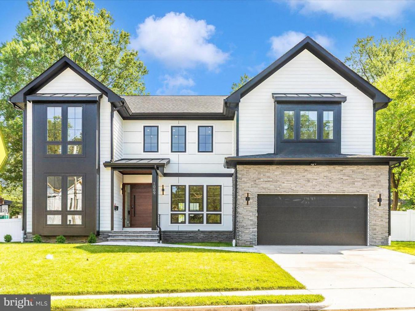 1009 HILLCREST