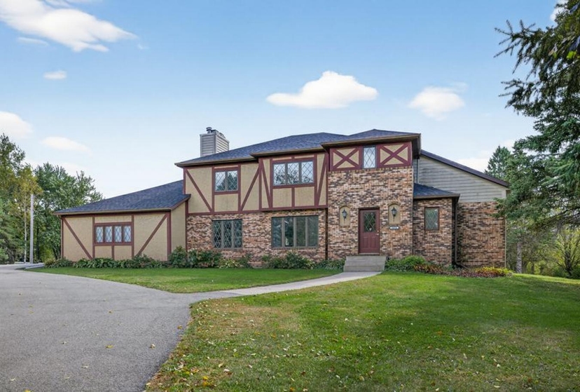 The Majestic Manor: Where Luxury Lives