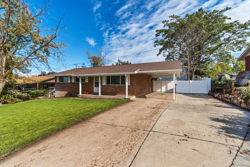 3854 S 1925 W