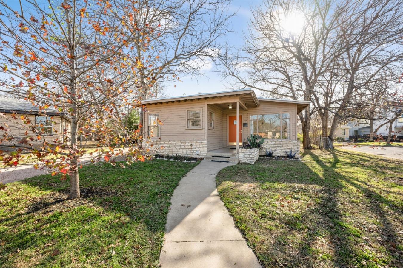 1300 Harriet Court