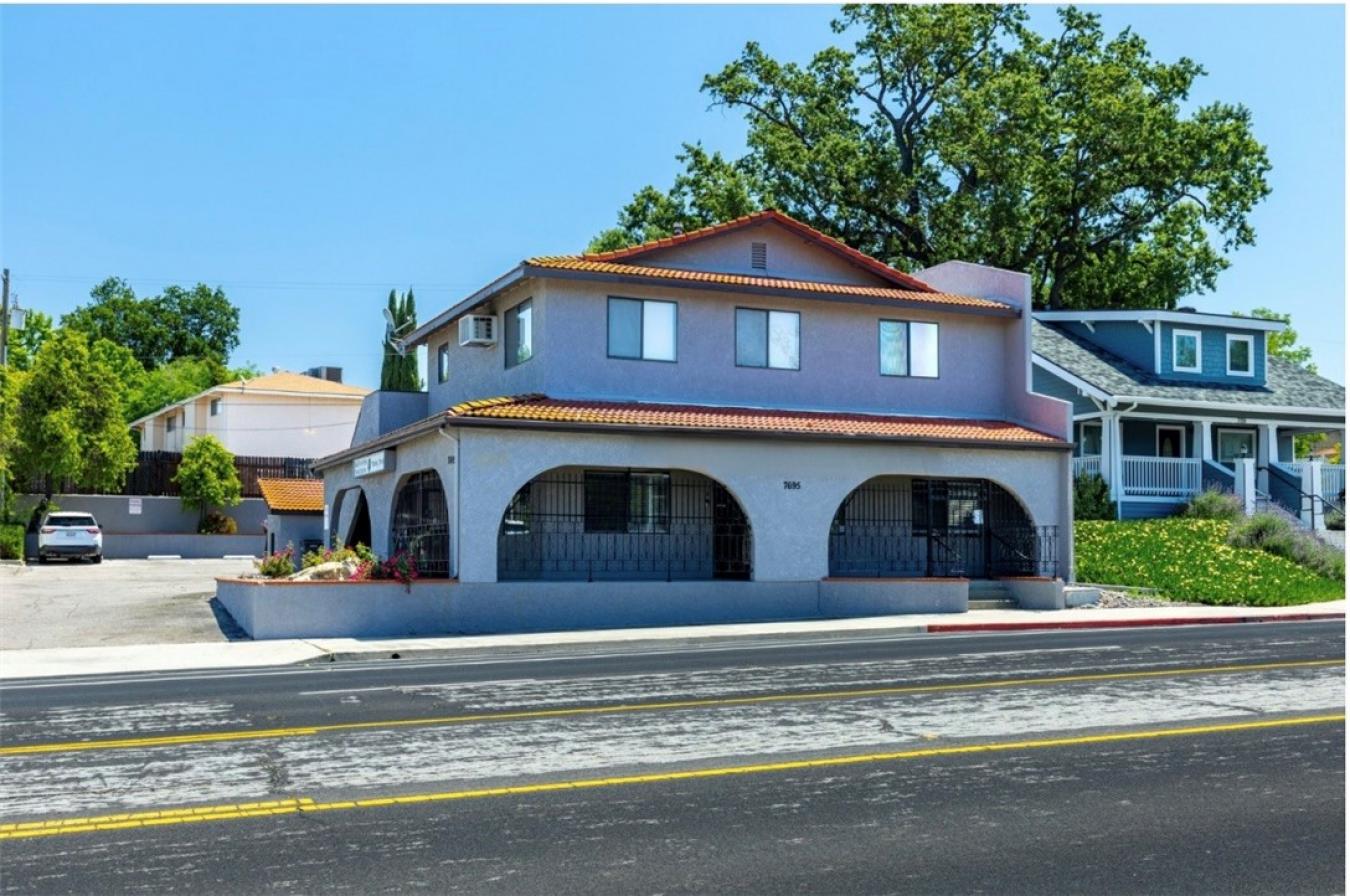 7695 El Camino Real