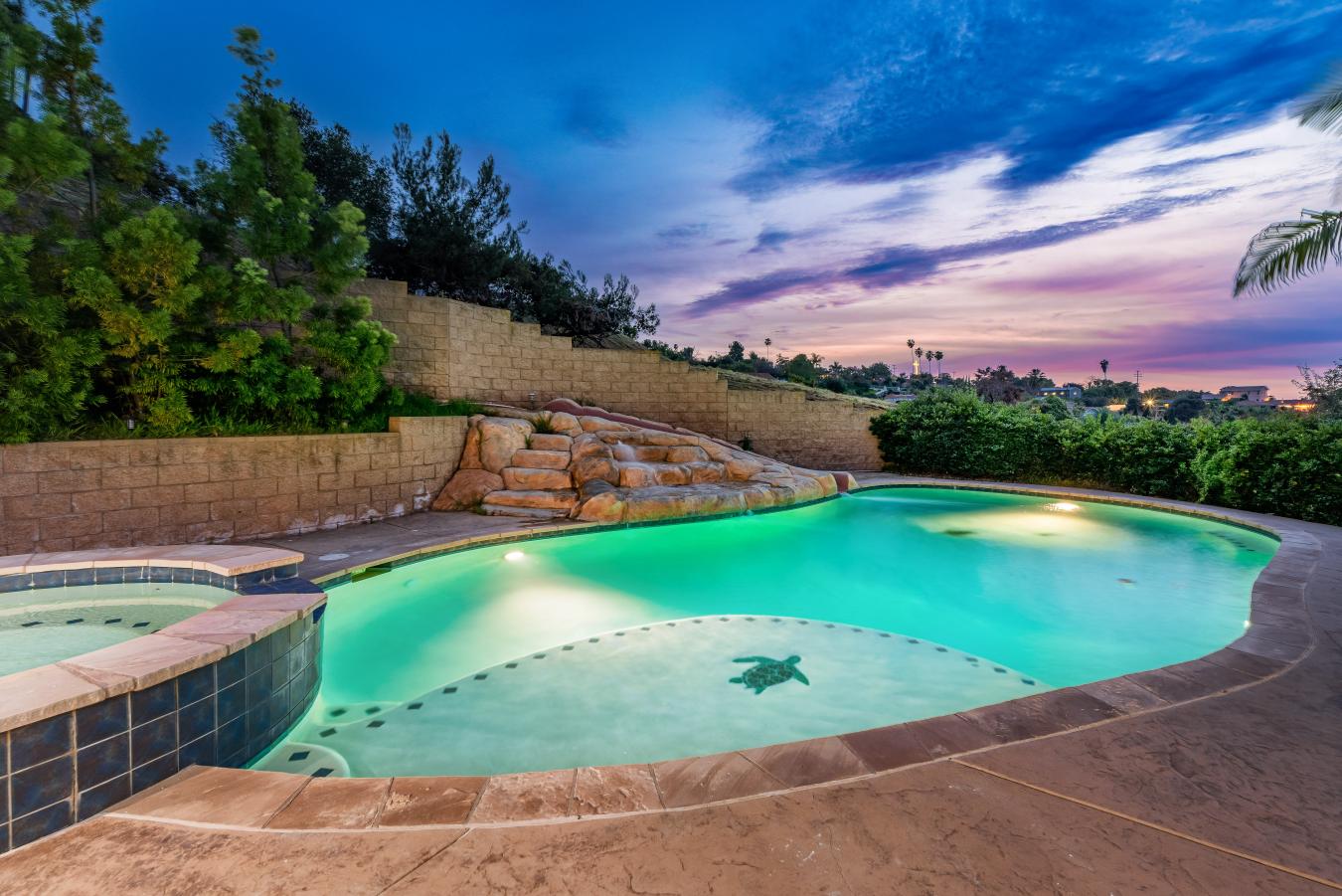 Panoramic views on nearly an acre of space!