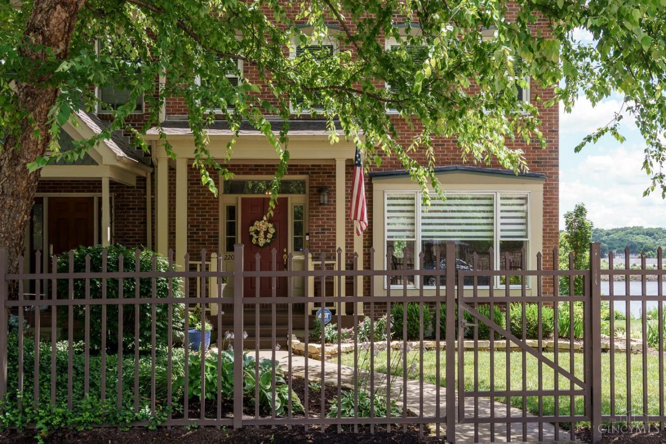 2201 Riverside Drive