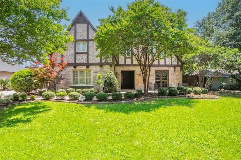 DISCOVER LUXURY LIVING IN THE COVETED FOREST HILLS NEIGHBORHOOD!