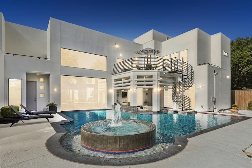 6122 LINDEN LN