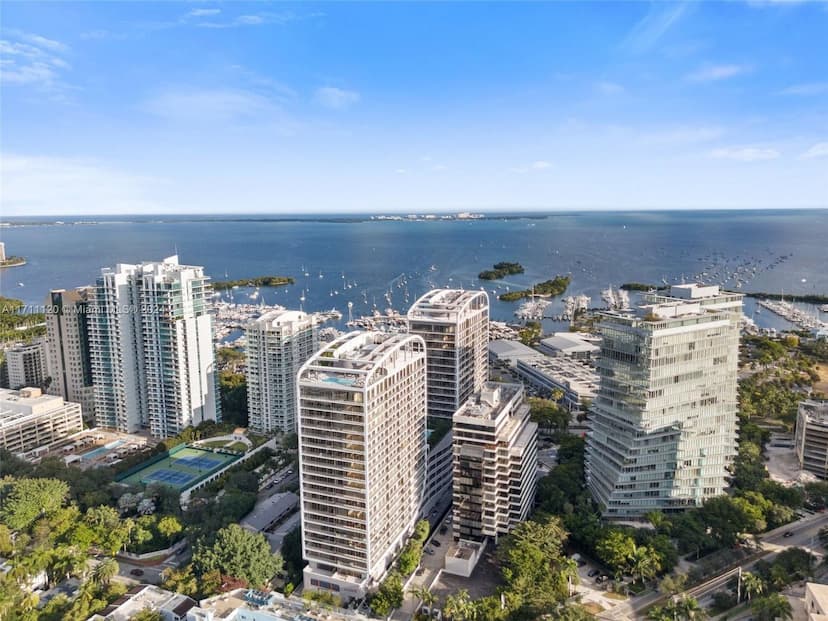 URBAN ELEGANCE LUXURIOUS MIAMI RESIDENCE WITH STUNNING CITY AND WATER VIEWS