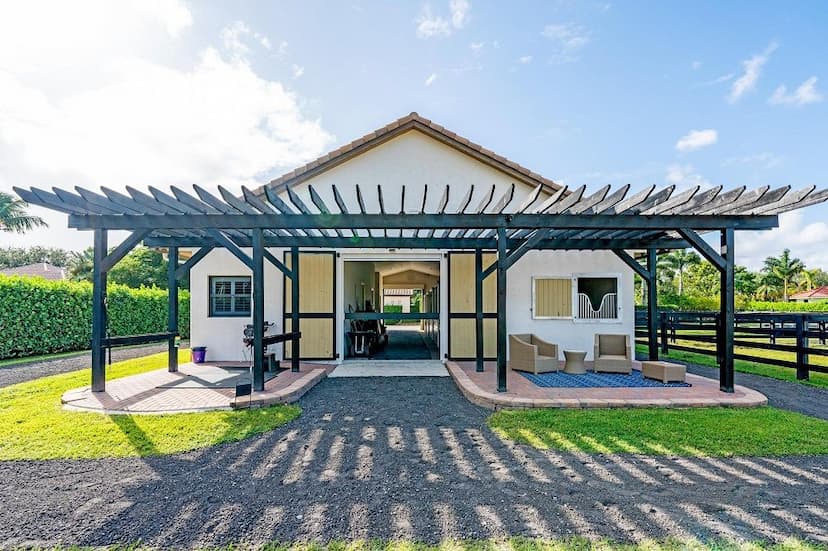 MODERN LUXURY LIVING