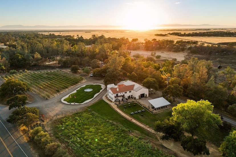 BREATHTAKING 7-ACRE PROPERTY