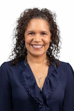Nicole Saunches